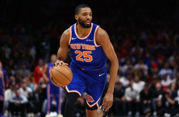 爱体育下载-布里奇斯23分尼克斯3-0领先 他还是首轮被骂到满头包的球员吗？